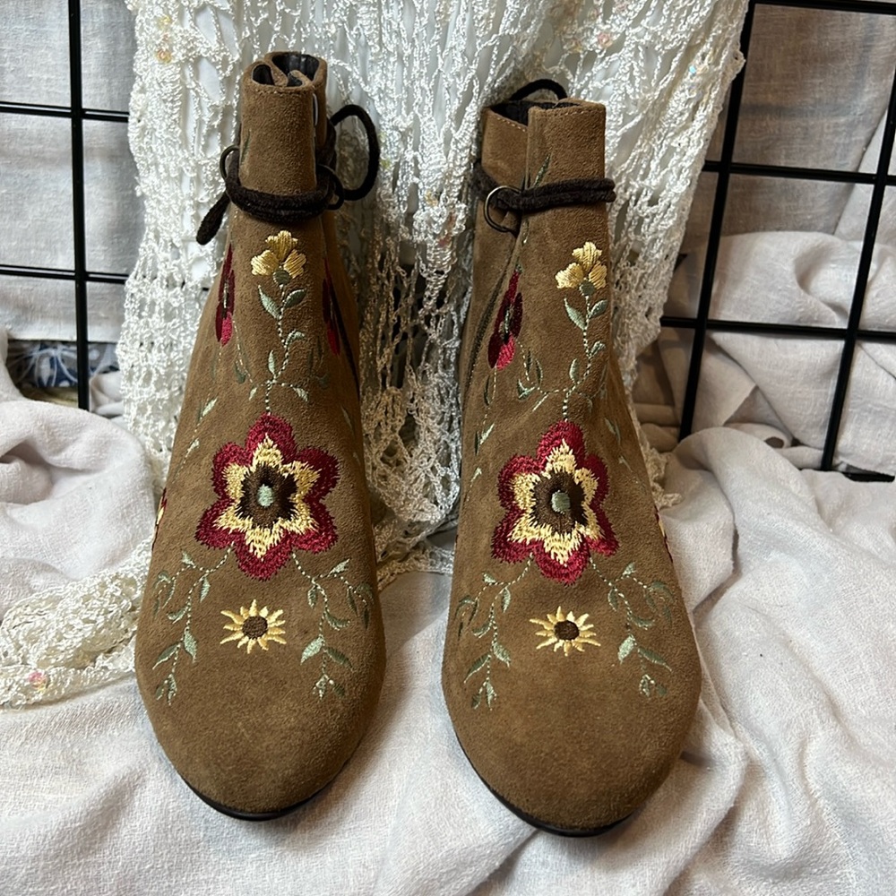 SUNDANCE WILD BLOSSOM BOOTS > 10 / 41 EU NWOB